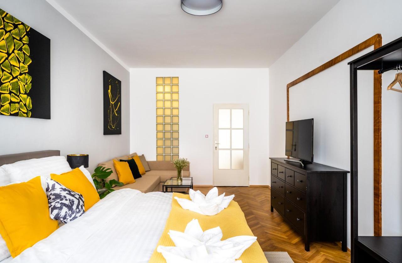 Michal&Michael'S Central Apartments ปราก ภายนอก รูปภาพ