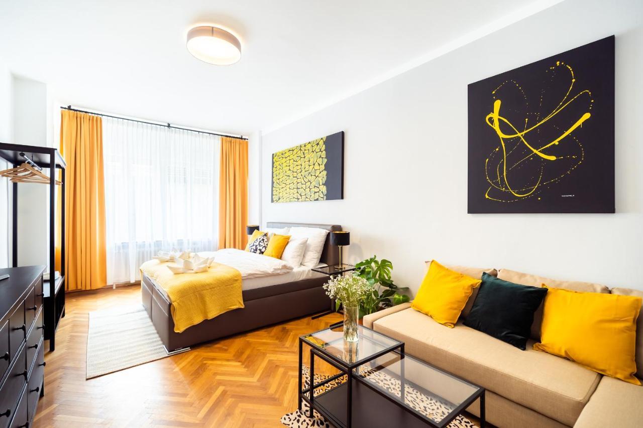 Michal&Michael'S Central Apartments ปราก ภายนอก รูปภาพ