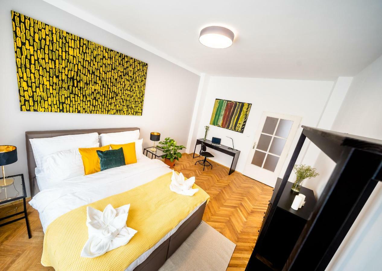 Michal&Michael'S Central Apartments ปราก ภายนอก รูปภาพ