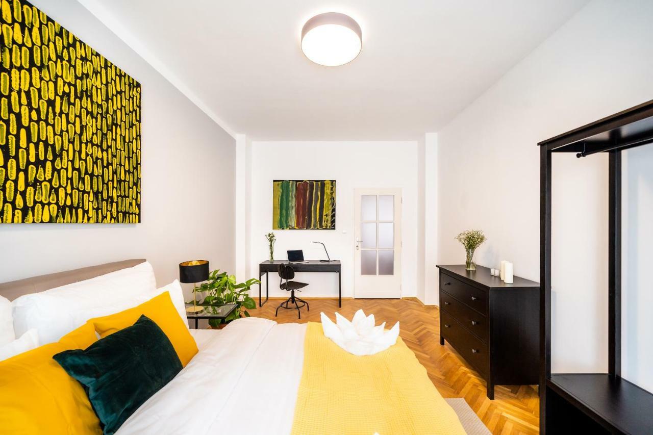 Michal&Michael'S Central Apartments ปราก ภายนอก รูปภาพ