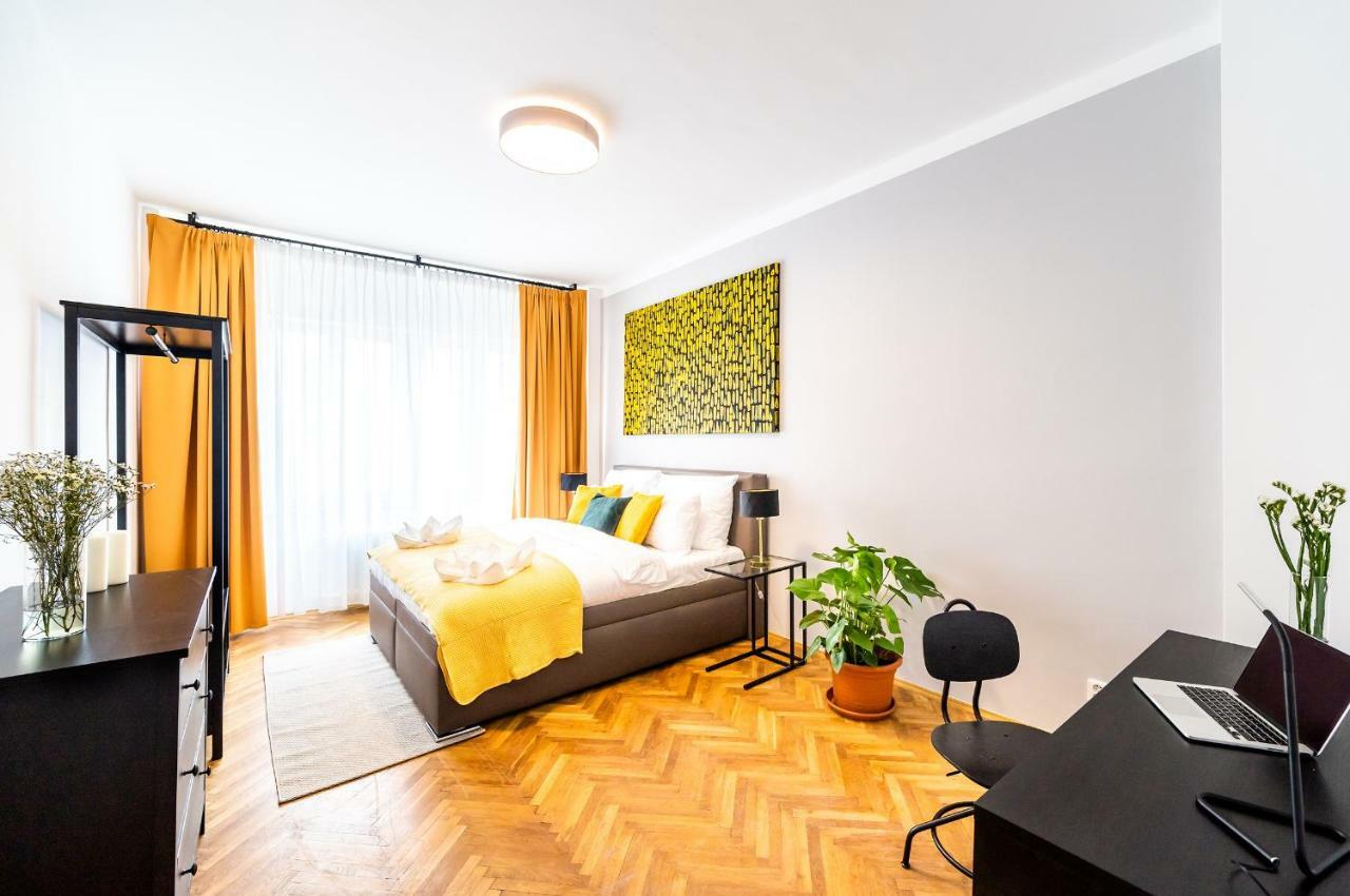 Michal&Michael'S Central Apartments ปราก ภายนอก รูปภาพ